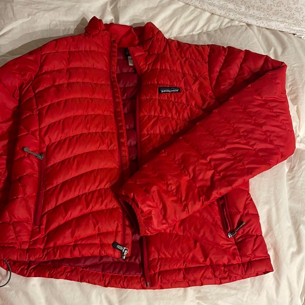 Red vintage Patagonia puffer jacket. Size small. In good condition.